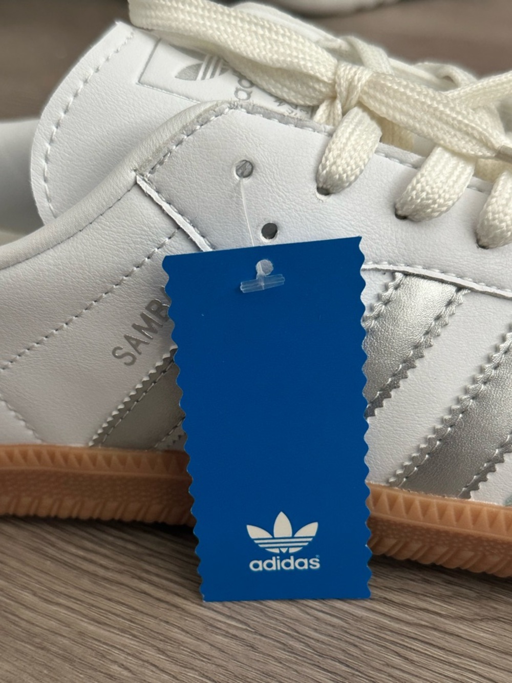 NEW Adidas Samba OG Sneaker in Cloud White, Silver Metallic & Gray One Size 10 - Picture 11 of 16